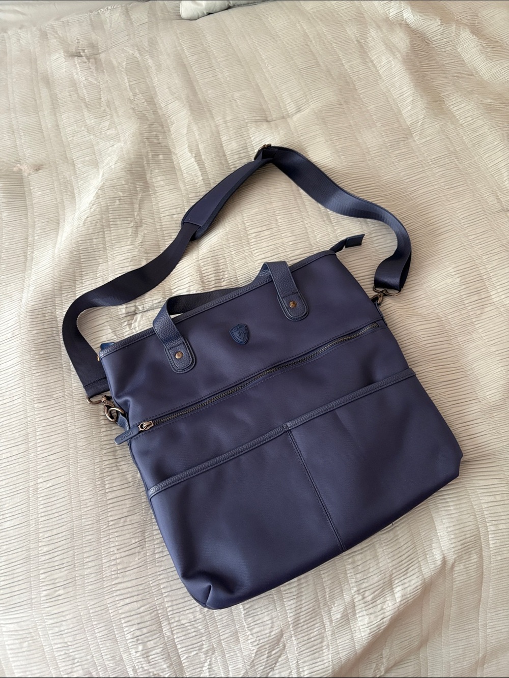 NWOT Heys Navy Blue Travel Tote with Shield Logo. Crossbody